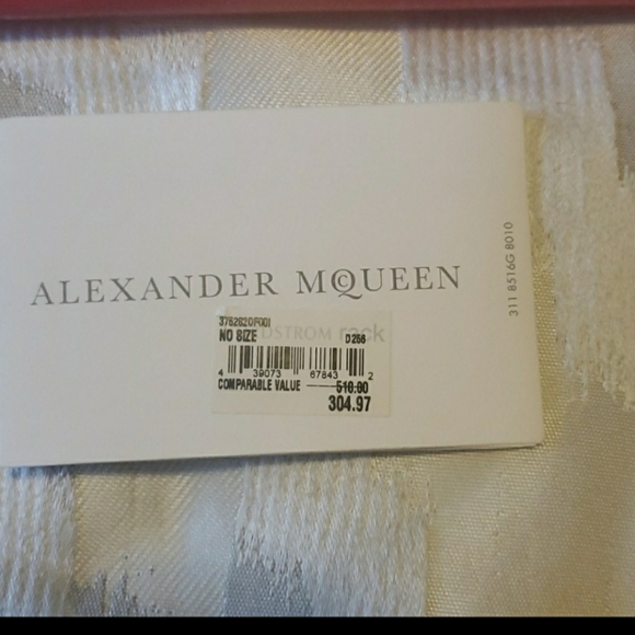 Alexander McQueen - Picture 5 of 5